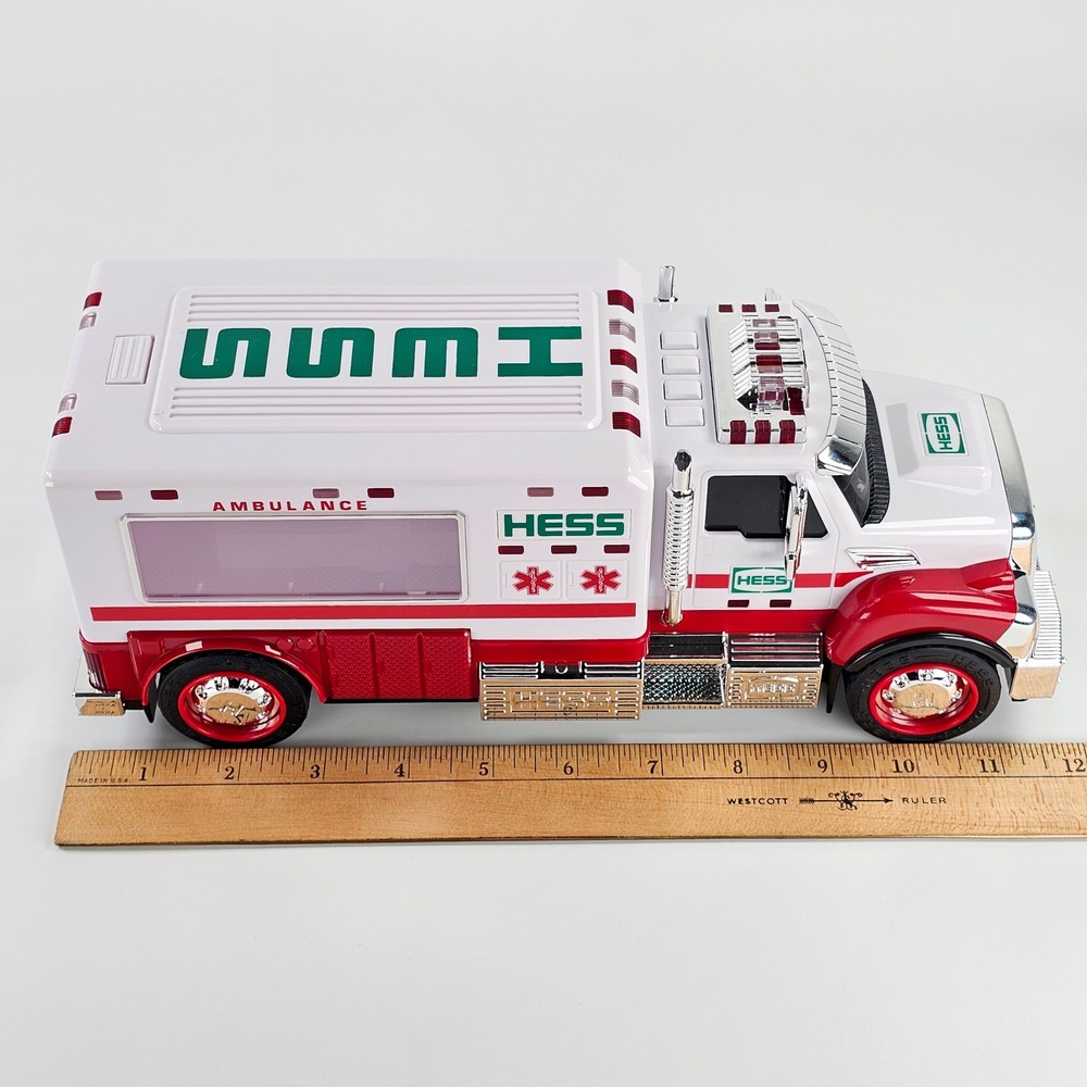 New 2020 Hess Ambulance and Rescue Truck Set with Lights and Sounds Original Box - Picture 3 of 16